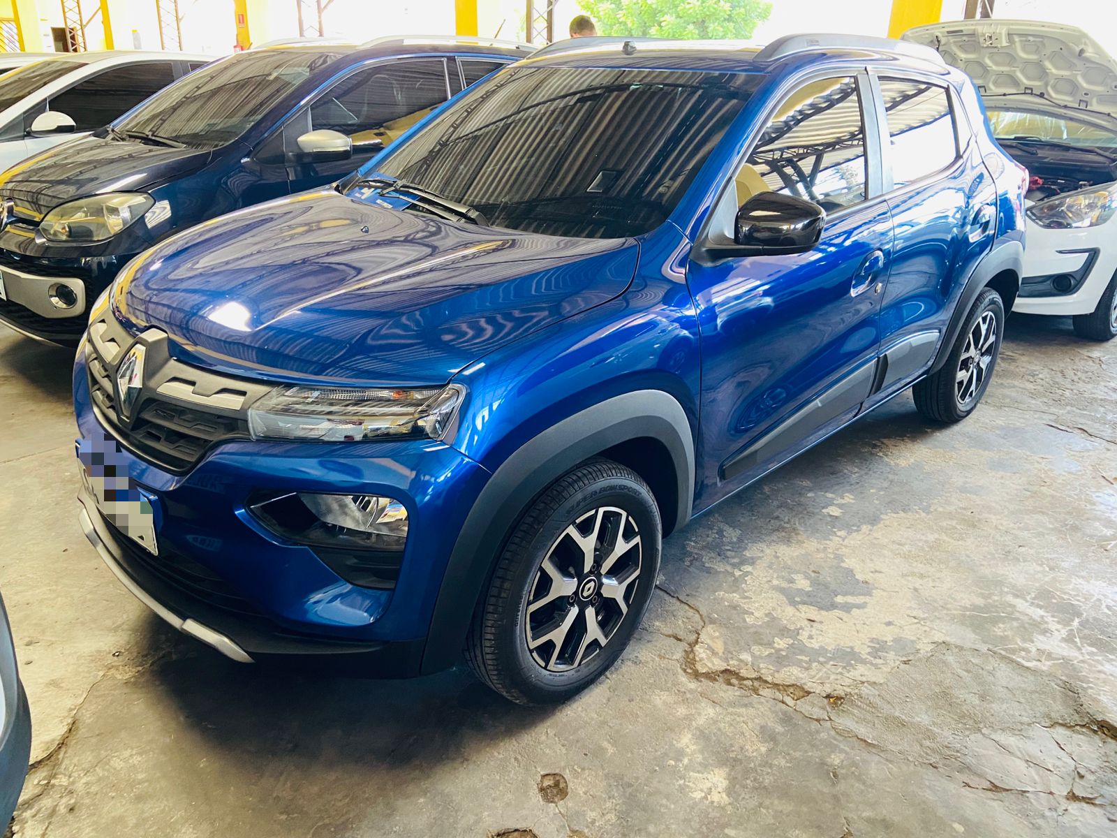  KWID 1.0 OUTSIDER